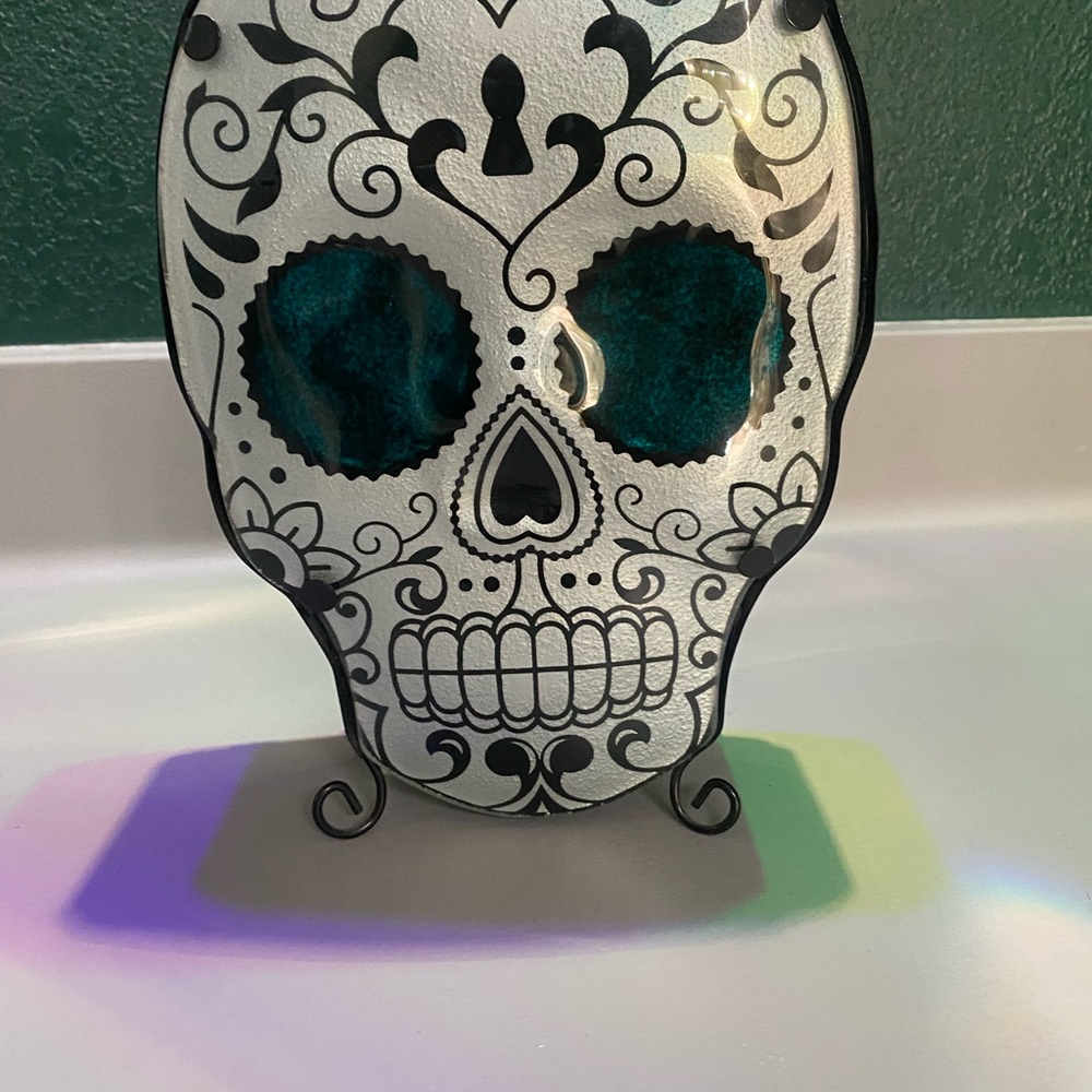 Skull decor that lights up